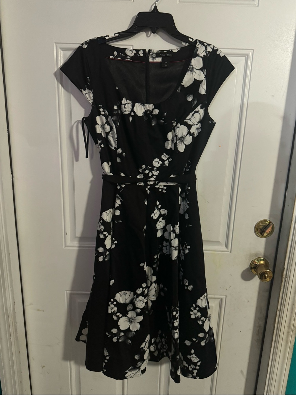 White House Black Market Black & White Floral Tie-Waist Midi Dress